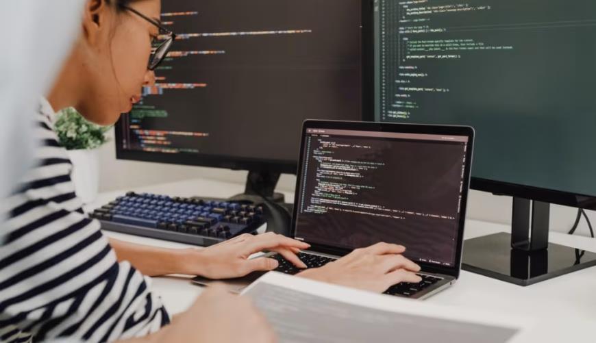 荣昌小程序定制开发构建实时互动新生态：WebRTC+即时通讯双引擎驱动
